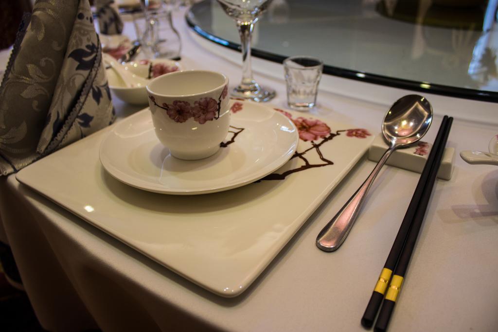 Soluxe Hotel 알마티 외부 사진